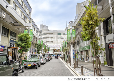 橫須賀市的城市景觀:京急久里濱車站前的久里濱哈羅路。 橫須賀市的城市景觀:京急久里濱車站前的久里濱哈羅路。 141914250