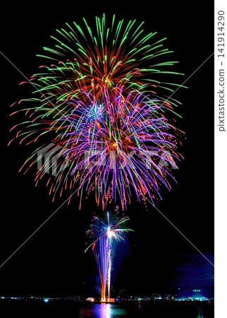 Fireworks at Lake Suwa Fireworks at Lake Suwa 141914290