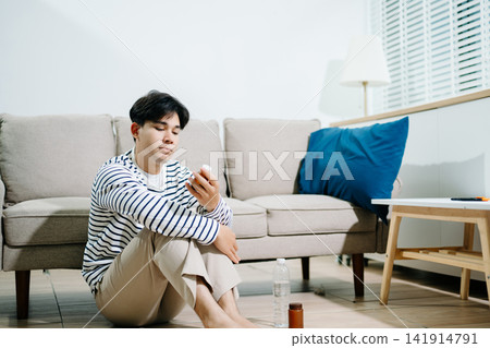male, headache, migraine 141914791