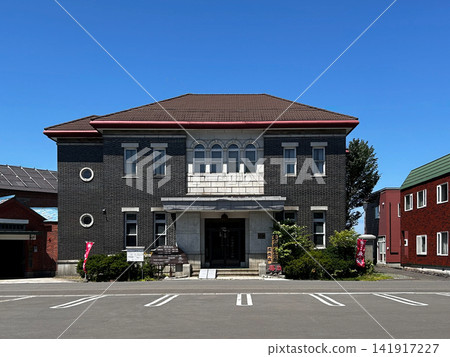 北海道栗山北錦紀念館(前小林清酒工廠)正面圖,仲夏。 北海道栗山北錦紀念館(前小林清酒工廠)正面圖,仲夏。 141917227