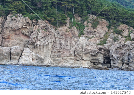 沖之島鎮蠟燭島週邊的景色 141917843
