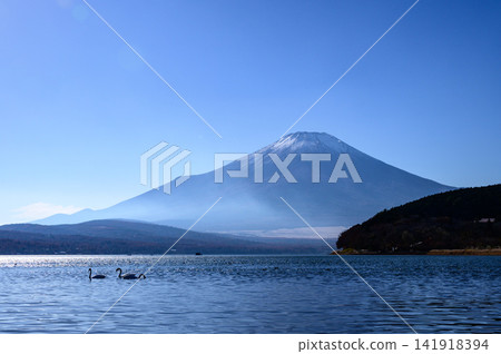 秋天的富士山和山中湖 秋天的富士山和山中湖 141918394