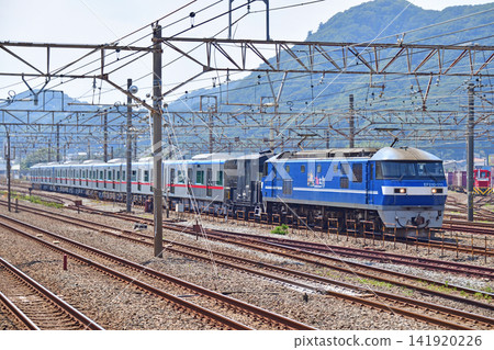 東海道本線相模貨運站:EF210-111 + Yo8450 + 京成電氣鐵道3200系列,3224編組 + 3228編組 東海道本線相模貨運站:EF210-111 + Yo8450 + 京成電氣鐵道3200系列,3224編組 + 3228編組 141920226