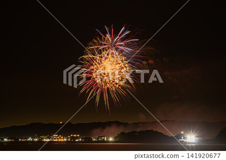 A view of the fireworks at the Shinojima Gion Festival and Nojima Festival from Irago (Aichi Prefecture) A view of the fireworks at the Shinojima Gion Festival and Nojima Festival from Irago (Aichi Prefecture) 141920677