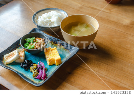 日式傳統早餐 日式傳統早餐 141923338