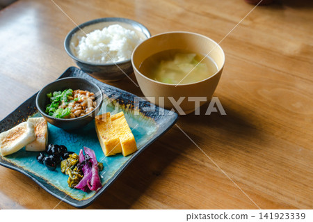 日式傳統早餐 日式傳統早餐 141923339