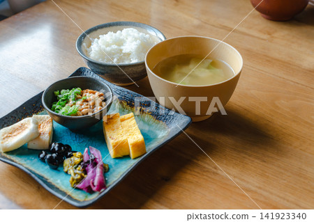 日式傳統早餐 日式傳統早餐 141923340