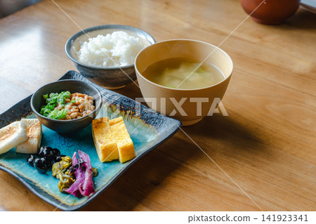 日式傳統早餐 日式傳統早餐 141923341