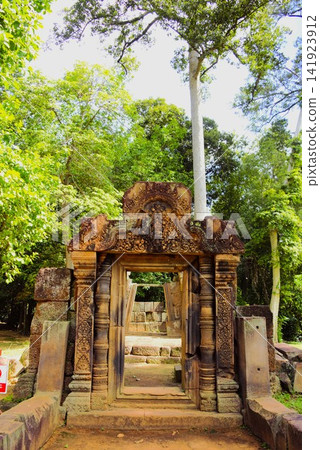 Ancient stone carvings and relief decorations of the Banteay Srei Temple, a World Heritage Site Ancient stone carvings and relief decorations of the Banteay Srei Temple, a World Heritage Site 141923912