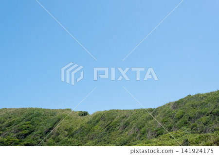 The scenery of the cape of Jogashima Coast, with its blue sky and green grasslands stretching out before you. The scenery of the cape of Jogashima Coast, with its blue sky and green grasslands stretching out before you. 141924175