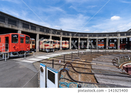 位於岡山縣津山市津山鐵道博物館的津山原機車庫及轉盤。 141925400
