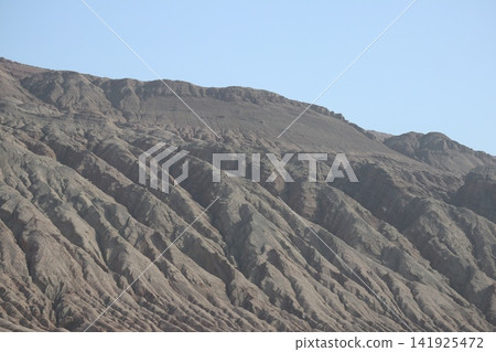 火焰山,是吐魯番盆地絲綢之路上的著名地標之一。 火焰山,是吐魯番盆地絲綢之路上的著名地標之一。 141925472