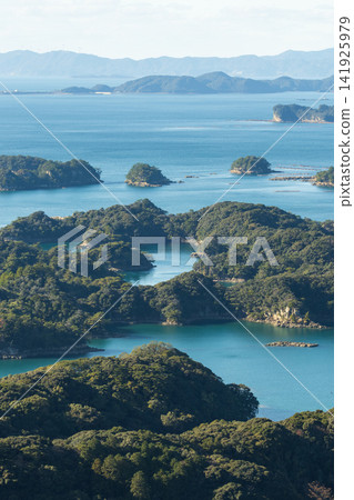 從長崎縣佐世保市天海峰展望台眺望九十九島 從長崎縣佐世保市天海峰展望台眺望九十九島 141925979