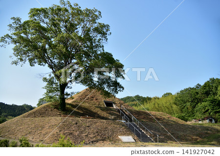 Yoraku Kanjo Tumulus [Takatori Town, Takaichi District, Nara Prefecture] 141927042