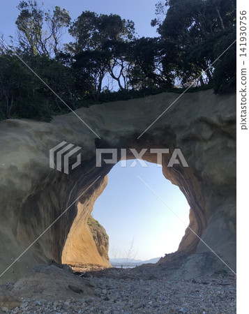 蘆屋海岸土山海蝕洞及日落時的海岸景色(福岡縣蘆屋町) 蘆屋海岸土山海蝕洞及日落時的海岸景色(福岡縣蘆屋町) 141930756