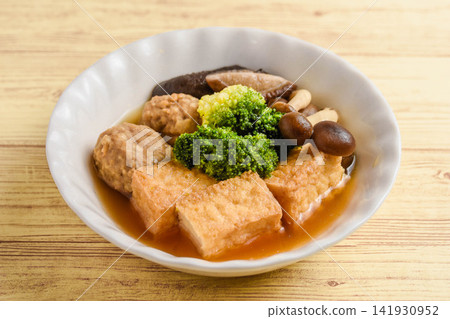 Deep-fried tofu and vegetable stew Deep-fried tofu and vegetable stew 141930952