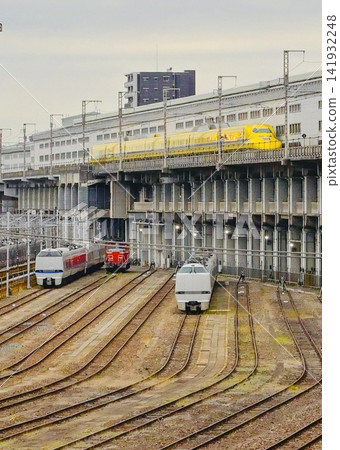 「黃希望號」檢查列車從新大阪站開往博多站 「黃希望號」檢查列車從新大阪站開往博多站 141932248