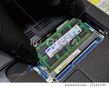 Installing main memory (RAM) in a laptop (PC) Installing main memory (RAM) in a laptop (PC) 141933741