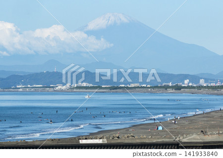 湘南久元沼海灘,可欣賞富士山和相模灣的景色 湘南久元沼海灘,可欣賞富士山和相模灣的景色 141933840