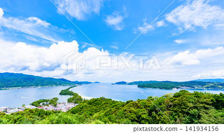 天橋立是日本三大名景之一，是連接宮津灣和阿蘇灣的著名風景區。 [京都府旅遊景點] 141934156