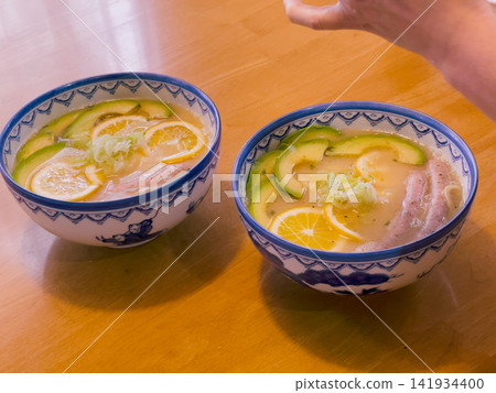 Creative noodles with avocado and lemon Creative noodles with avocado and lemon 141934400