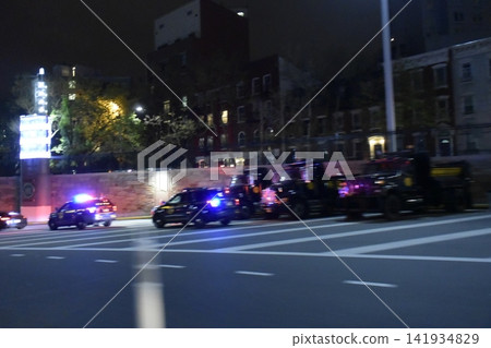 美國紐約市 - 夜幕下的街道 141934829