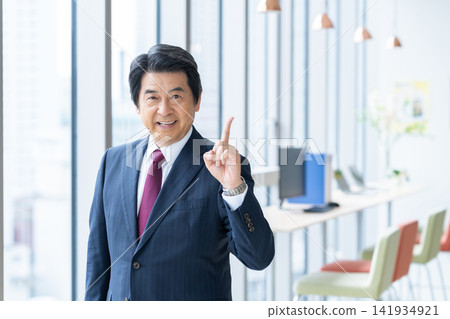 在辦公室工作的商務人士。拍攝協助單位:電波學園教育基金會、東京電子大學。 在辦公室工作的商務人士。拍攝協助單位:電波學園教育基金會、東京電子大學。 141934921