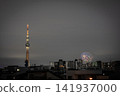 A summer night view adorned with the beautiful, large fireworks of the Sumida River Fireworks Festival and the Tokyo Skytree. 141937000