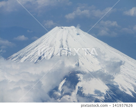 Fuji of crown of snow Fuji of crown of snow 141937626