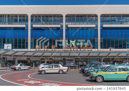 郡山站西出口車站廣場上的車站大樓正面和出租車候客站 [福島縣郡山站] 141937645