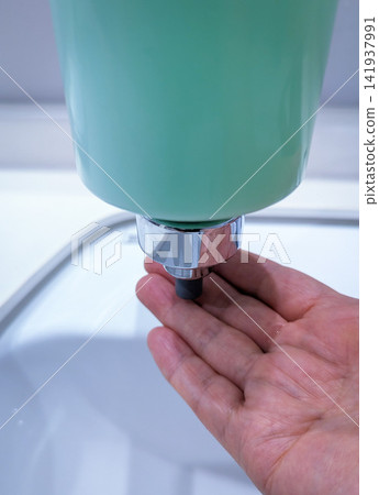 液體皂液器和洗手液 液體皂液器和洗手液 141937991