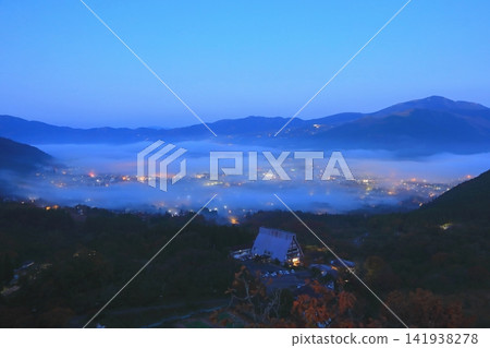 Sea of clouds in Yufuin (viewed from Sagiridai, Yufuin-cho, Yufu City) Sea of clouds in Yufuin (viewed from Sagiridai, Yufuin-cho, Yufu City) 141938278