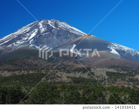 Mount Fuji in early winter as seen from Mizugatsuka Park Mount Fuji in early winter as seen from Mizugatsuka Park 141938411