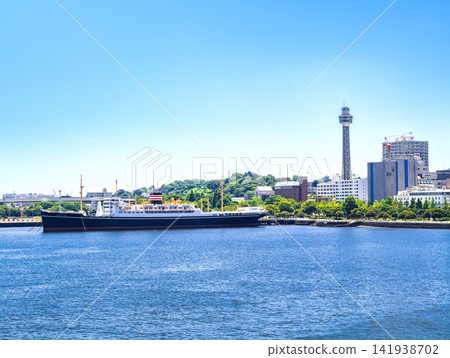 夏季橫濱灣地區：海洋塔和山下公園 141938702