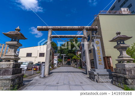 鳥居與朝香國造神社參道【福島縣郡山市清水台】 鳥居與朝香國造神社參道【福島縣郡山市清水台】 141939168