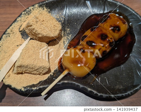 Warabi mochi & Mitarashi dango Warabi mochi & Mitarashi dango 141939437