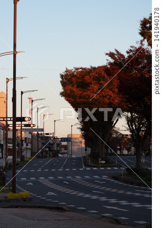 Japanese streetscapes and autumn twilight Japanese streetscapes and autumn twilight 141940178