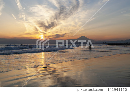 湘南久沼海灘:富士山與落日餘暉 湘南久沼海灘:富士山與落日餘暉 141941150