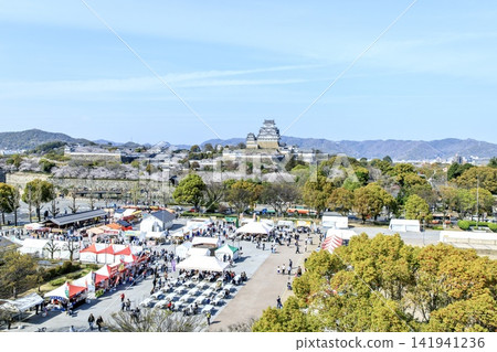 [World Cultural Heritage Site] Distant view of Himeji Castle in spring 141941236
