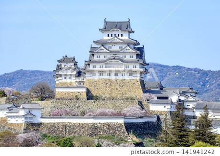 【世界文化遺產】春日姬路城遠景 【世界文化遺產】春日姬路城遠景 141941242