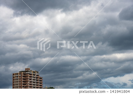 The sky and cityscape are overcast, looking as if it's about to rain at any moment. 141941804