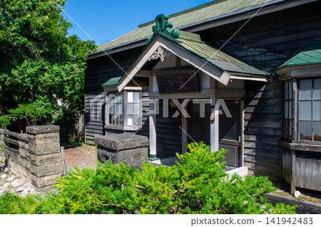 北海道栗山市錦秀庵(小林酒造株式會社原官邸)入口,夏季 北海道栗山市錦秀庵(小林酒造株式會社原官邸)入口,夏季 141942483