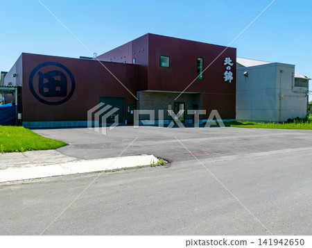 小林酒廠 8 號,斜正面圖,北海道栗山町,夏季。 小林酒廠 8 號,斜正面圖,北海道栗山町,夏季。 141942650