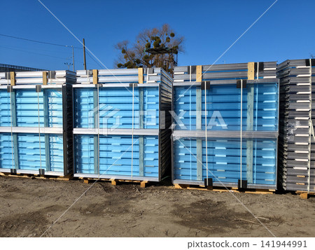 Noise barrier for reduce traffic sound Noise barrier for reduce traffic sound 141944991