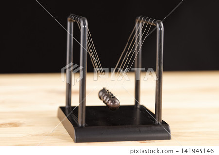 Newton cradle balance balls on the table Newton cradle balance balls on the table 141945146