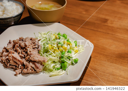 Set meal of stir-fried pork, cabbage, and edamame Set meal of stir-fried pork, cabbage, and edamame 141946322