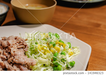 Set meal of stir-fried pork, cabbage, and edamame Set meal of stir-fried pork, cabbage, and edamame 141946323