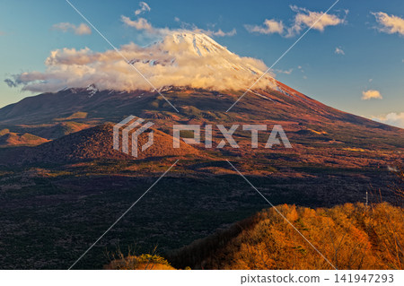 Mount Fuji at sunset, with clouds gathering, as seen from the Shojiko Lake Panorama Platform. Mount Fuji at sunset, with clouds gathering, as seen from the Shojiko Lake Panorama Platform. 141947293