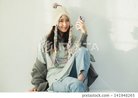 一位戴著針織帽的女士的肖像 一位戴著針織帽的女士的肖像 141948265