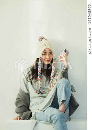 一位戴著針織帽的女士的肖像 141948266